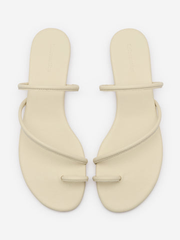 ludo toe ring strappy flat sandal
